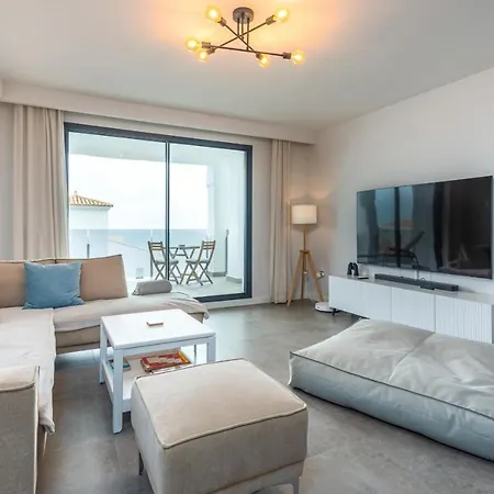 Luxurious With Sea Views Blue B2-103 Homestay