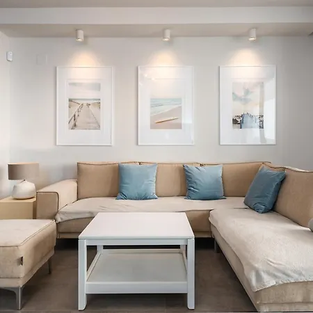 Luxurious With Sea Views Blue B2-103 Homestay